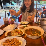 ร้านลาบยโส หน้าปั้ม ปตท
