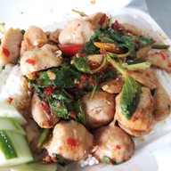 จานบินเดลิเวอรี่ กะเพราพริกแห้ง เครื่องดื่ม ชาเย็น