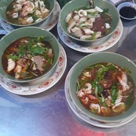 เกาเหลาสามหมูเฮียเลี้ยง