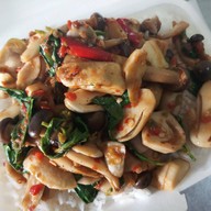 จานบินเดลิเวอรี่ กะเพราพริกแห้ง เครื่องดื่ม ชาเย็น