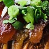 นายอู๊ดข้าวขาหมูและบะหมี่หมูแดง ก๊วยเตียวต้มยำ แสนสบาย พระราม4