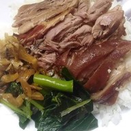นายอู๊ดข้าวขาหมูและบะหมี่หมูแดง ก๊วยเตียวต้มยำ แสนสบาย พระราม4