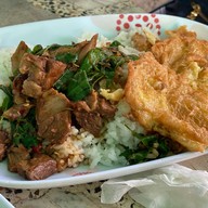 เมนูของร้าน ก๋วยเตี๋ยววัดดงมูลเหล็กบ้านโป่ง