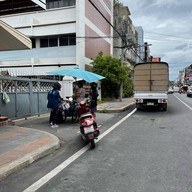 ลุงจ่อย ไข่ปิ้งหน้าอาชีวะ