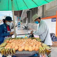 ลุงจ่อย ไข่ปิ้งหน้าอาชีวะ