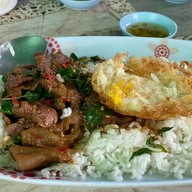 เมนูของร้าน ก๋วยเตี๋ยววัดดงมูลเหล็กบ้านโป่ง