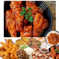 ลูกชิ้นทอดกะเตี๋ยว X ตลาดไท 1