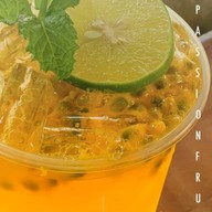 Me Smoothie (fresh juice, smoothies, cold press juice) ถนนศรีโสธรตัดใหม่ ฉะเชิงเทรา