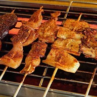 ข้าวหมูทอดกระเทียมพริกโดด