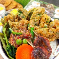 พริกติดปาก (ข้าวคลุกน้ำพริก หน้าแหลมทอง) ตลาดห้างแหลมทองบางแสน