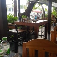 บรรยากาศ มนฑ์สรวง ผัดไทห่อไข่