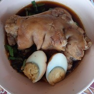 ร้านเจ๊แมวข้าวขาหมูหลังบิ๊กซีนวนคร