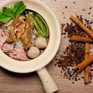 ก๋วยเตี๋ยวหมูโบราณ บ้านนคร สาขาสันติสุข