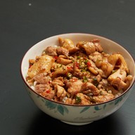 หมีริมคลอง