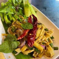 ส้มตำเปิดท้ายเจ๊เดือน นครปฐม