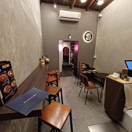 หมีริมคลอง