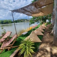 ดิ แอนธีค ริเวอร์ไซด์ รีสอร์ท