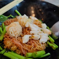 บะหมี่ตงเล้ง ตลาดพลู ริมทางรถไฟ