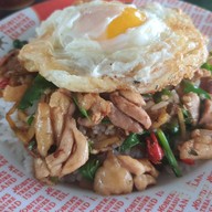 อาหารตามสั่ง ริมถนนลำลูกกา 11