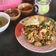 อาหารตามสั่ง ริมถนนลำลูกกา 11