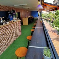 หมีริมคลอง