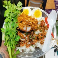 ข้าวหมูทอดปลาร้าวะวะว้าววววว ตลาดโรงสี