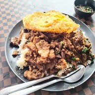 เจ้นุ้ยยำไก่แซ่บ อาหารตามสั่ง ซอยหน้าวัดหัวลำโพง