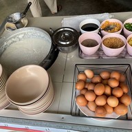 จ๊ะดำข้าวยำ