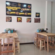 บรรยากาศ ก๋วยจั๊บปาเต ถนนคลังอาวุธ คลังอาวุธ