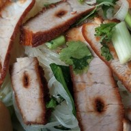เกี้ยวน้ำก่วยเตี๋ยวยอดรัก(ป๊อกๆ)หมูแดงเตาถ่าน อนุเสาวรีย์ชัยฯ(ขายมาแล้วกว่า30ปี)