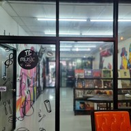 Atmosphere of Tg Music Cafe