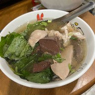 เกาเหลาเลือดหมู สุขุมวิท 23