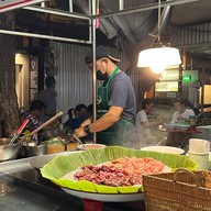 เกาเหลาเลือดหมู สุขุมวิท 23