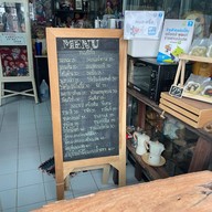 Tiny coffee house ร้านในซอยข้างบ้าน (ไทนี่คอฟฟี่เฮาส์) วังทองซอย8/3