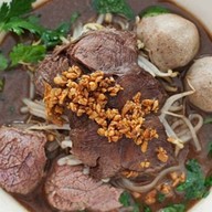 มาลัยก๋วยเตี๋ยวเนื้อตุ๋น เตาถ่าน