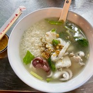 ข้าวต้มปลาห้าแยกพลับพลาไชย khao tompla ha yaek Phlapphla Chai ห้าแยกพลับพลาไชย