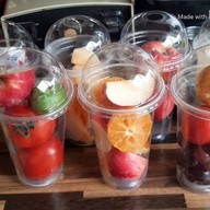 ร้านปั่นน้ำผลไม้สด 1