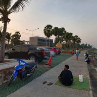 บรรยากาศ ถนนเลียบชายหาดนเรศวร