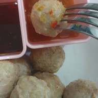 ลูกชิ้นไก่ ลูกชิ้นหมูล้วน ตลาดบางน้ำผึ้ง