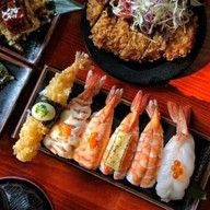 ข้าวแกงลุงจันทร์ ตลาดนัดข้างเขตลาดพร้าว