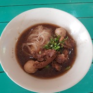 เมนูของร้าน ลาบเสือหิว โกปี๊ หลังโรงไม้