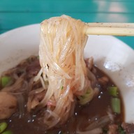 เมนูของร้าน ลาบเสือหิว โกปี๊ หลังโรงไม้