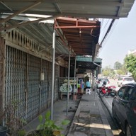 หน้าร้าน ผัดไทห่อไข่หน้าโรงพัก(เจ้าเก่า)