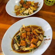 เมนูของร้าน ก๋วยเตี๋ยวไก่ท้าพิสูจน์ สาขา1