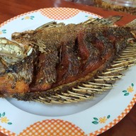 เมนูของร้าน ปลาทอด น้ำพริก เจ๊ฮวยราชวัตร