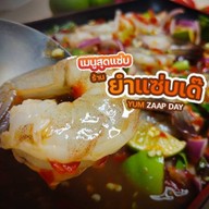 ยำแซ่บเด๊  สาขา พระนั่งเกล้า ( ซ.นนทบุรี 8 ) ยำแซลมอน, ยำกุ้งสด พระนั่งเกล้า