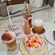 Mika Pâtisserie Emquartier ชั้น 4 ข้างโรงหนัง