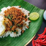กระเพราหมู กุ้ง หมึก ไก่ ข้าวกระเทียมหมู ไก่ กุ้ง หมึก