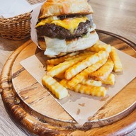 FIVE Loaves Burgers: Phuket Town
