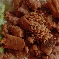 ผัดกระเพราอิ่มอร่อย🥂หอยทอด🍓หมูกรอบ🥃